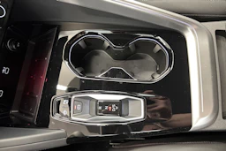 met. punainen Audi Q5 2026 kuva 19.