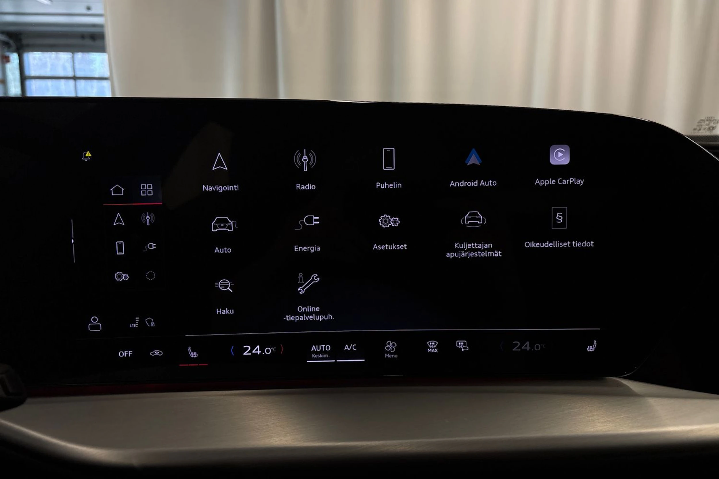 met. punainen Audi Q5 2026 kuva 20.