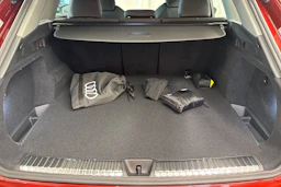 met. punainen Audi Q5 2026 kuva 22.