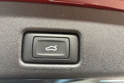 met. punainen Audi Q5 2026 kuva 24.