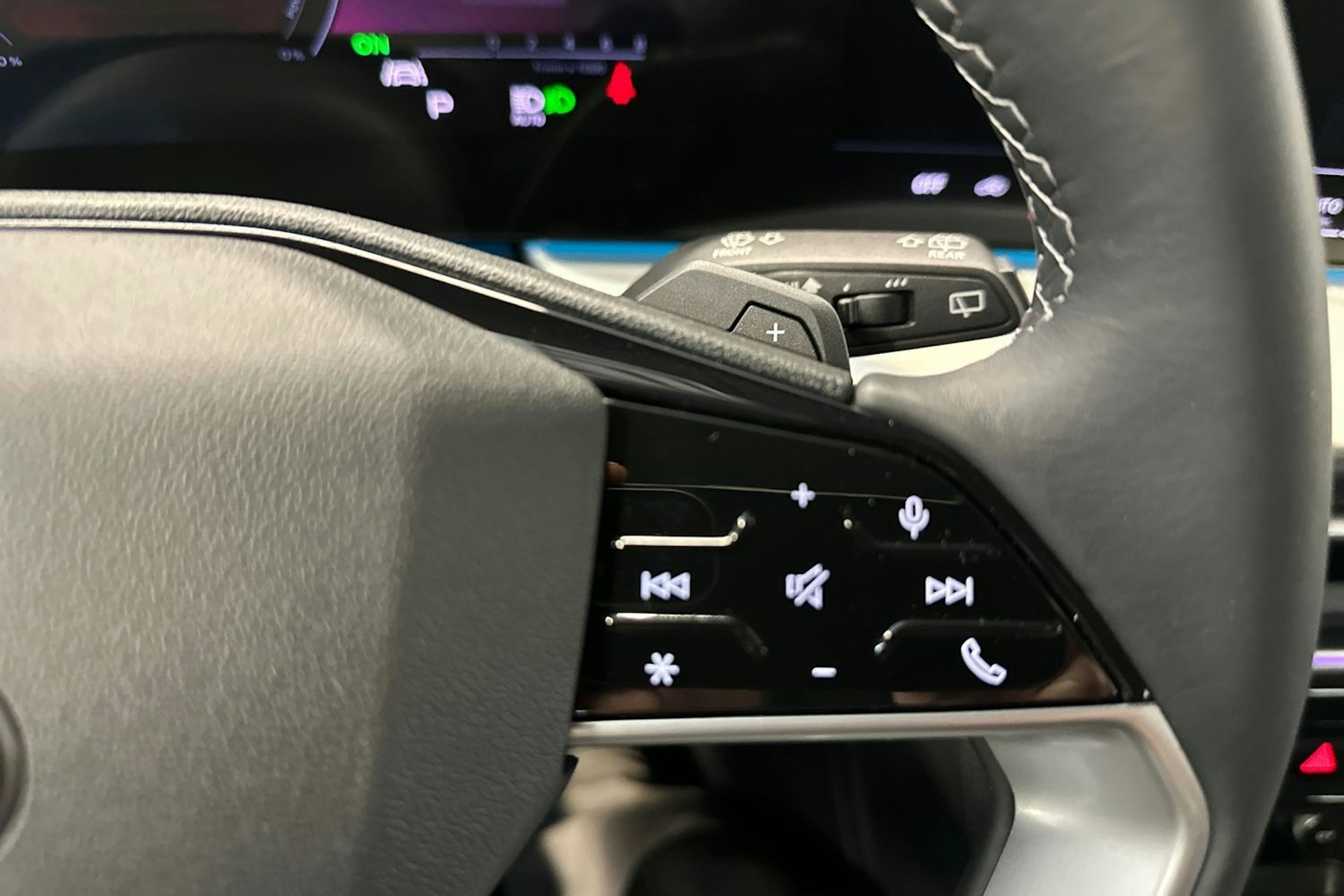 tambora harmaa Audi Q5 2026 kuva 10.