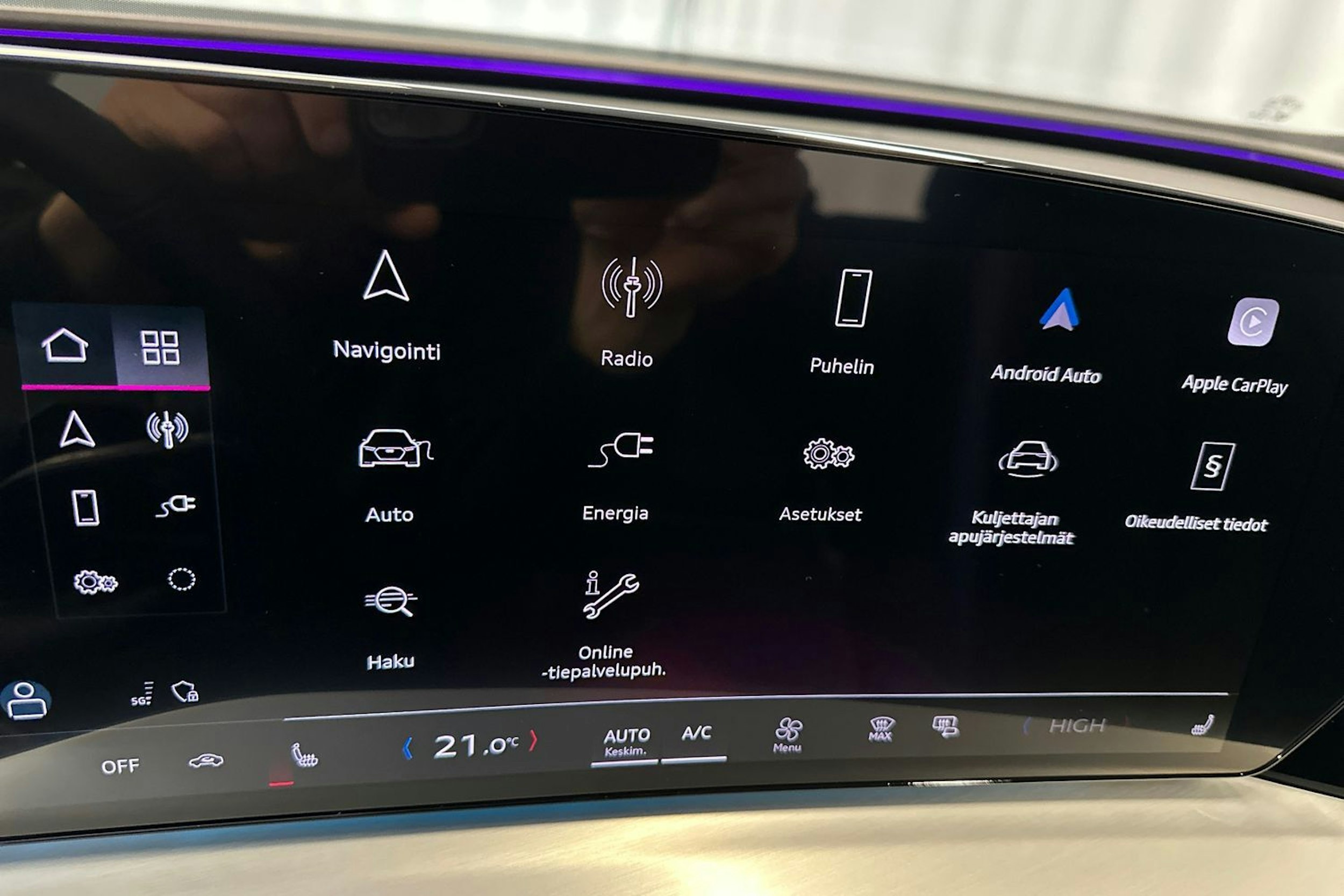 tambora harmaa Audi Q5 2026 kuva 13.