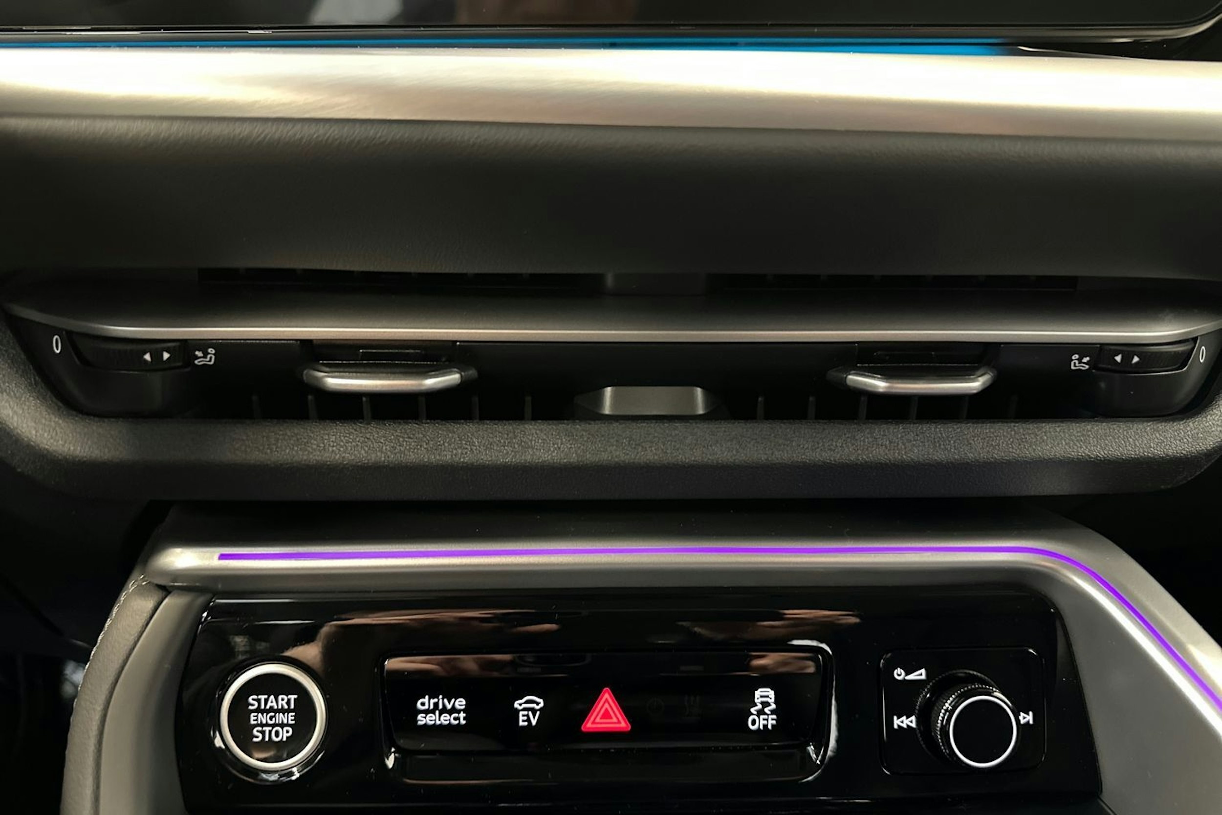 tambora harmaa Audi Q5 2026 kuva 17.