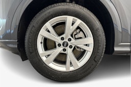 tambora harmaa Audi Q5 2026 kuva 28.