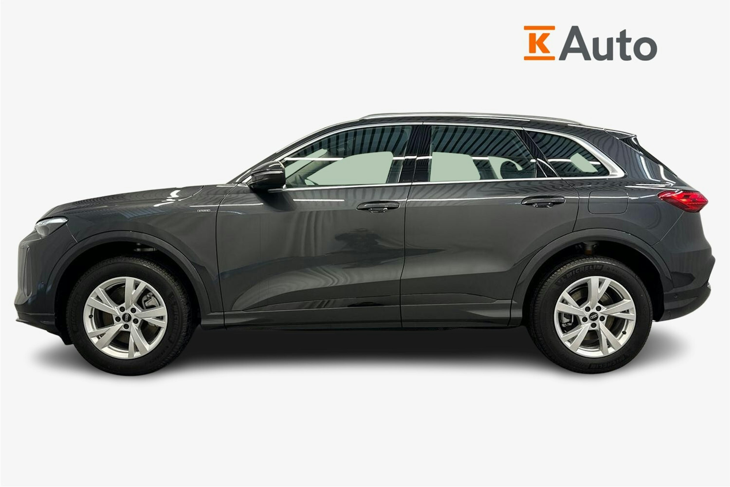 tambora harmaa Audi Q5 2026 kuva 29.