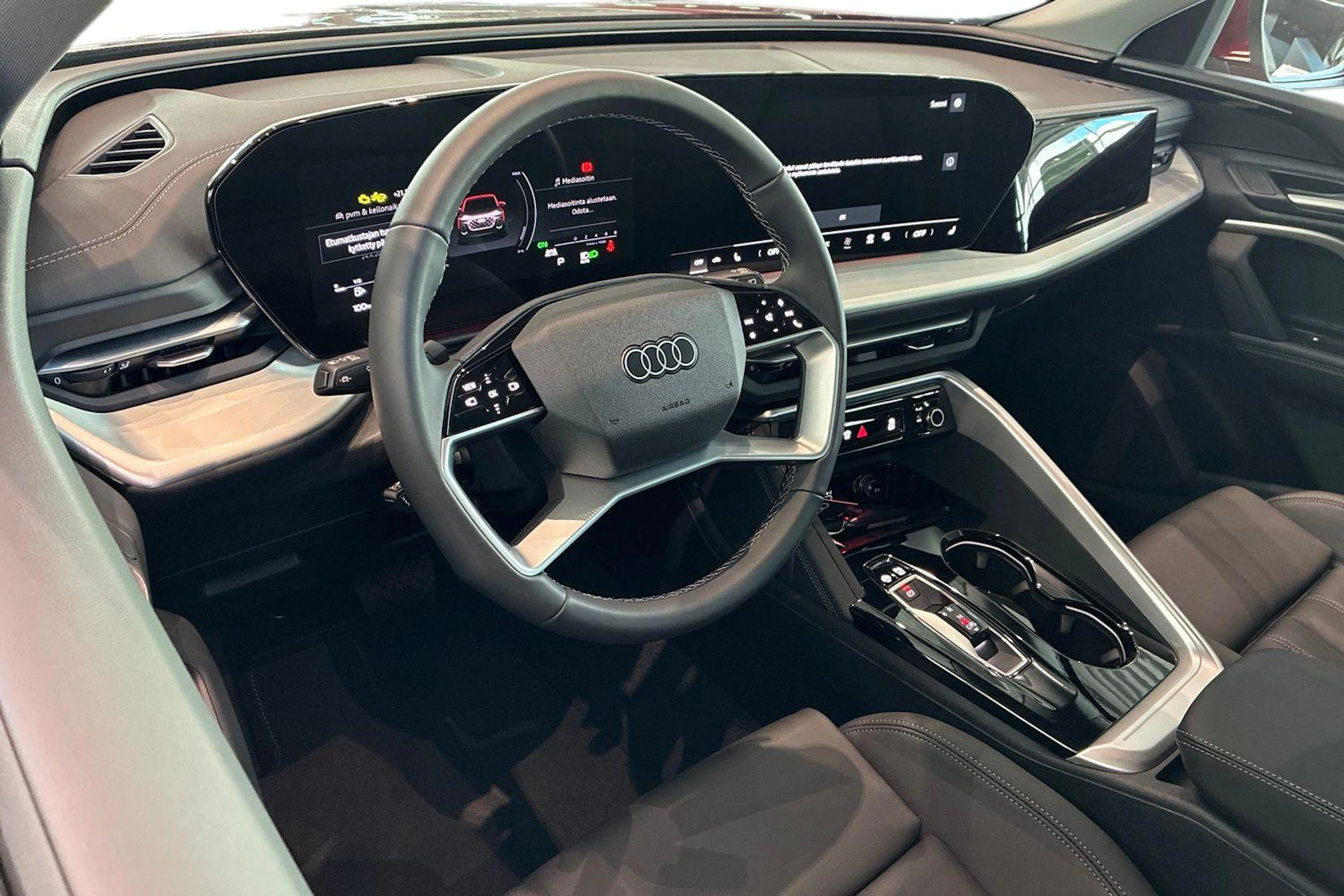 punainen Audi Q5 2026 kuva 6.