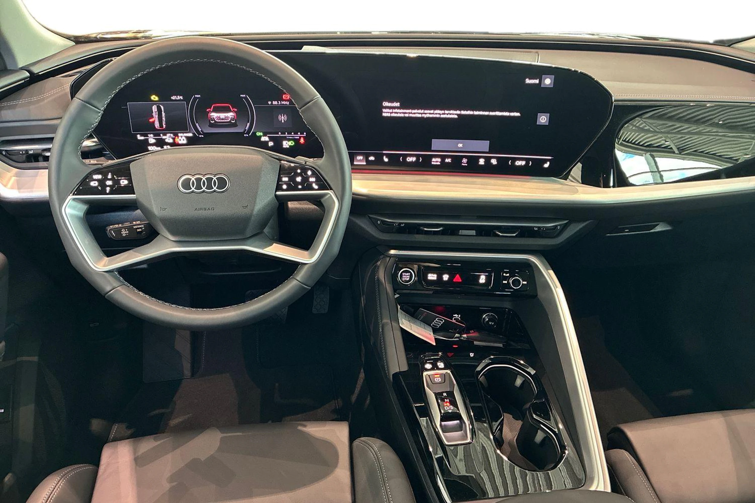 punainen Audi Q5 2026 kuva 7.