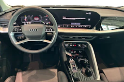 punainen Audi Q5 2026 kuva 7.