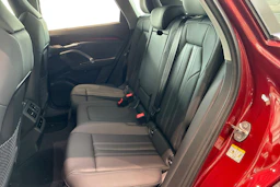 punainen Audi Q5 2026 kuva 8.