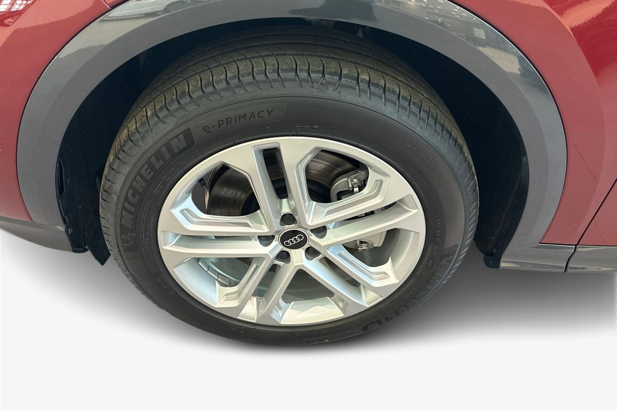 punainen Audi Q5 2026 kuva 9.