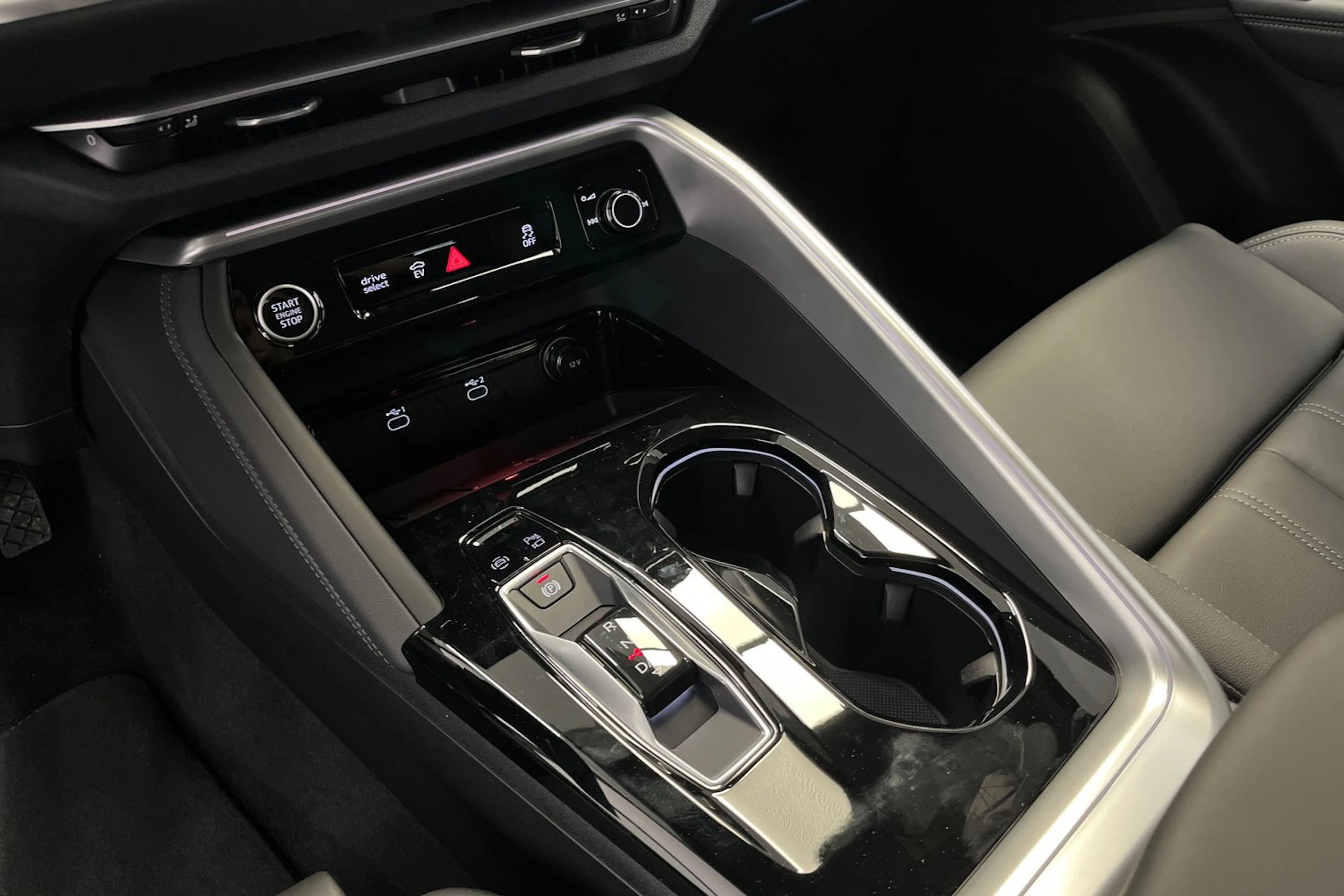 district vihreä Audi Q5 2026 kuva 13.