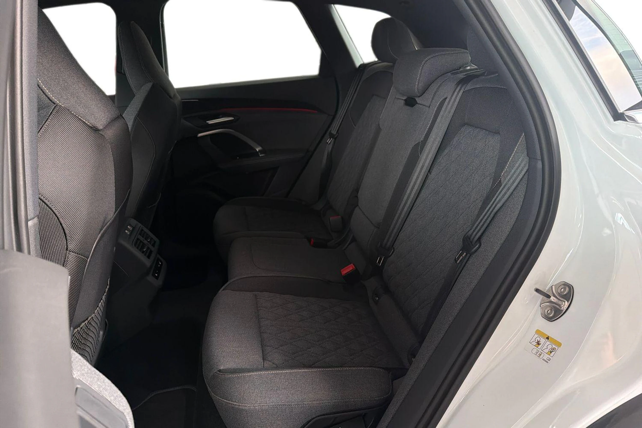 valkoinen Audi Q5 2026 kuva 8.