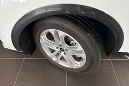 valkoinen Audi Q5 2026 kuva 10.