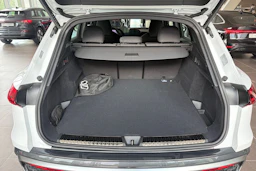 valkoinen Audi Q5 2026 kuva 18.