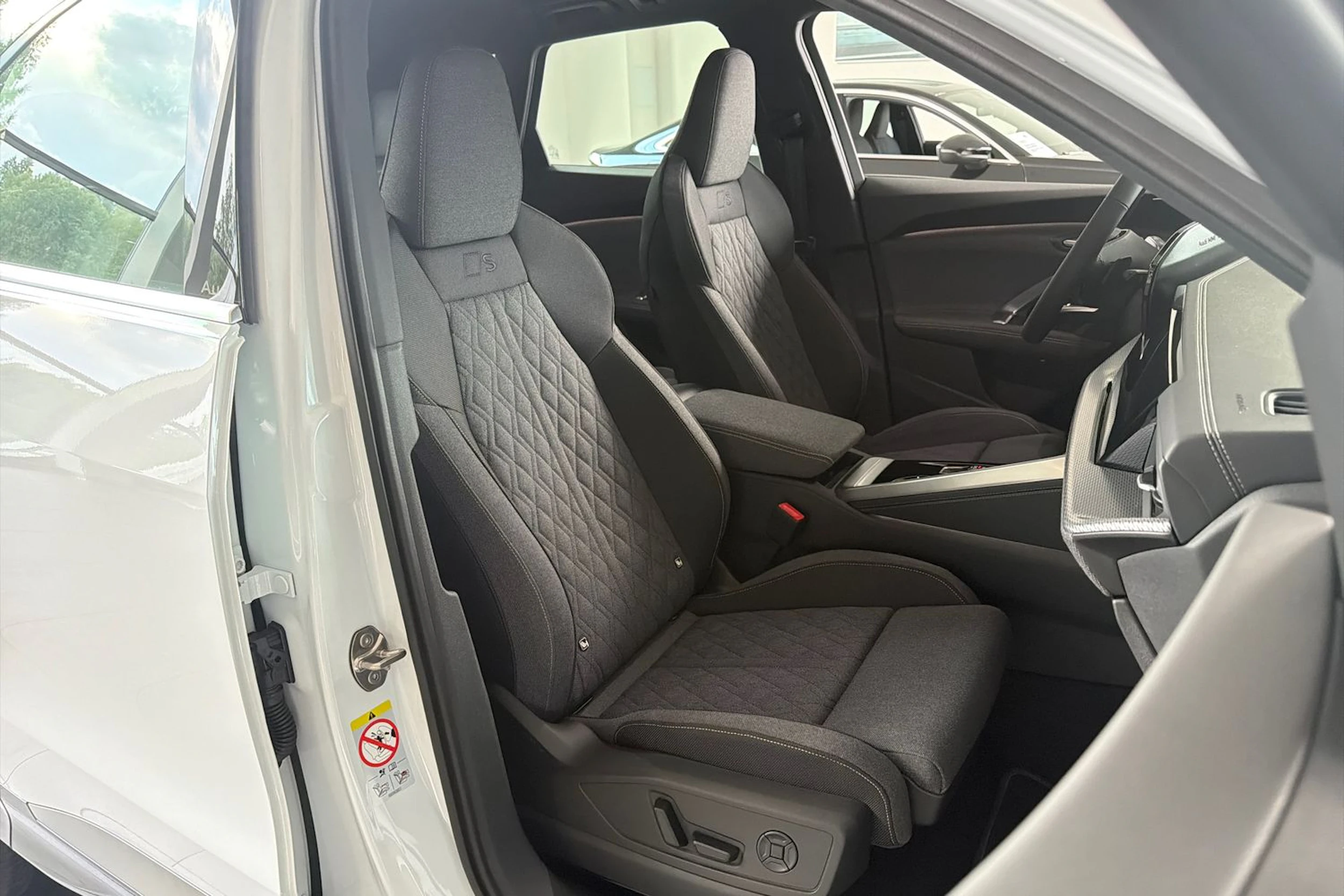 valkoinen Audi Q5 2026 kuva 21.