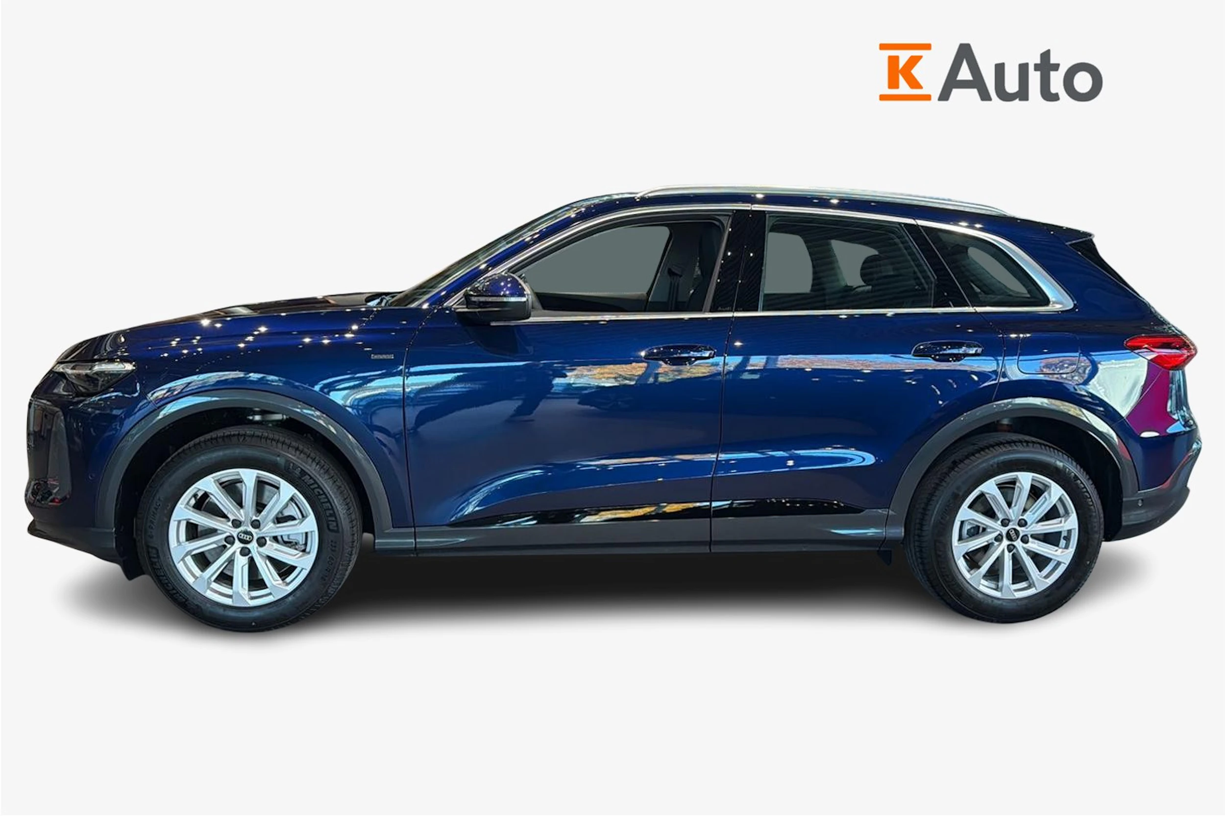 sininen Audi Q5 2026 kuva 5.
