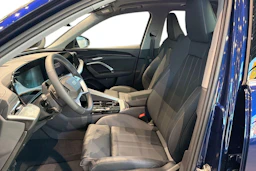 sininen Audi Q5 2026 kuva 6.