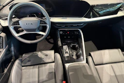sininen Audi Q5 2026 kuva 7.