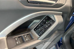 sininen Audi Q5 2026 kuva 11.