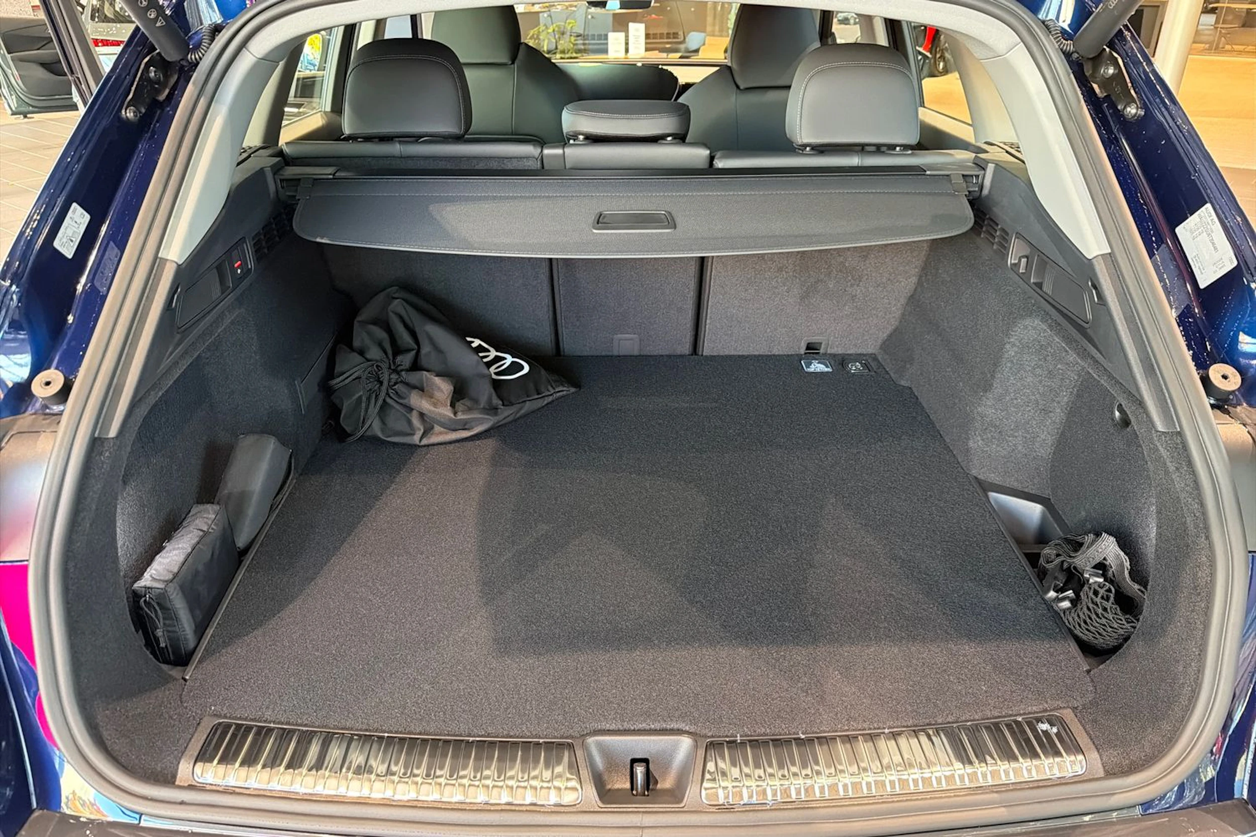 sininen Audi Q5 2026 kuva 14.