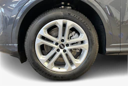 tambura harmaa Audi Q5 2026 kuva 9.