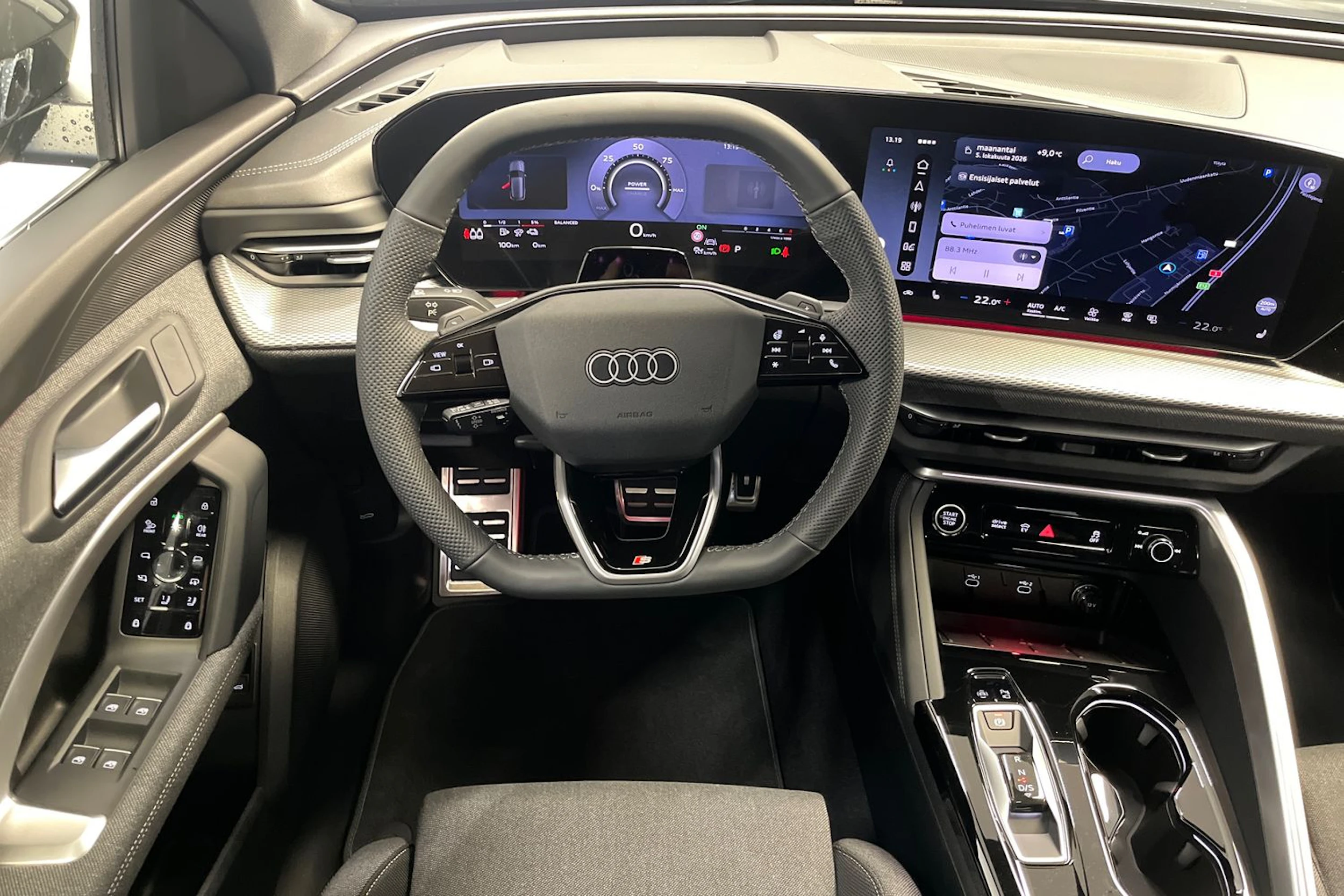 tambura harmaa Audi Q5 2026 kuva 13.