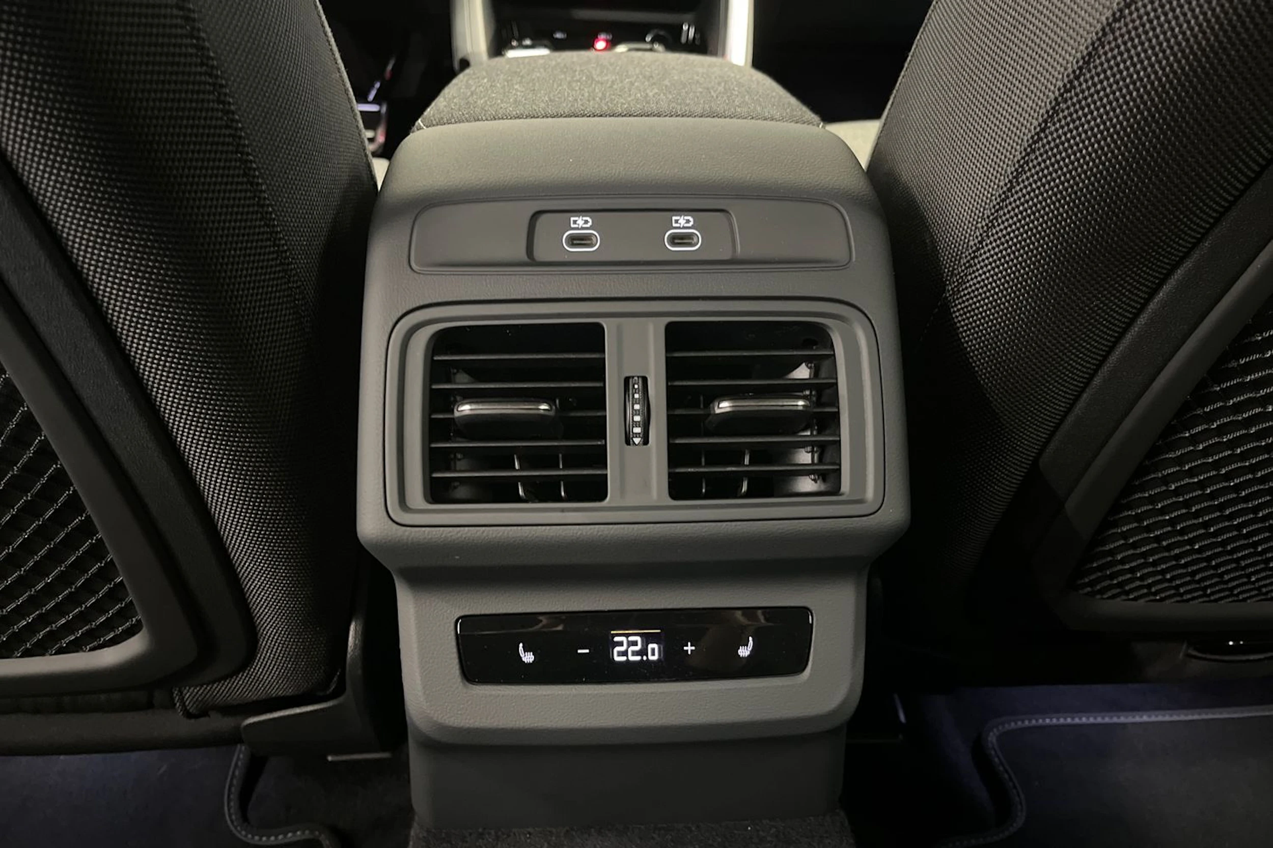 tambura harmaa Audi Q5 2026 kuva 14.