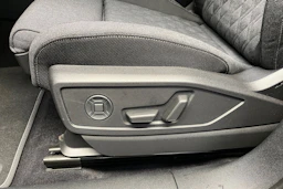 tambura harmaa Audi Q5 2026 kuva 21.