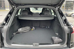 musta Audi Q5 2026 kuva 11.