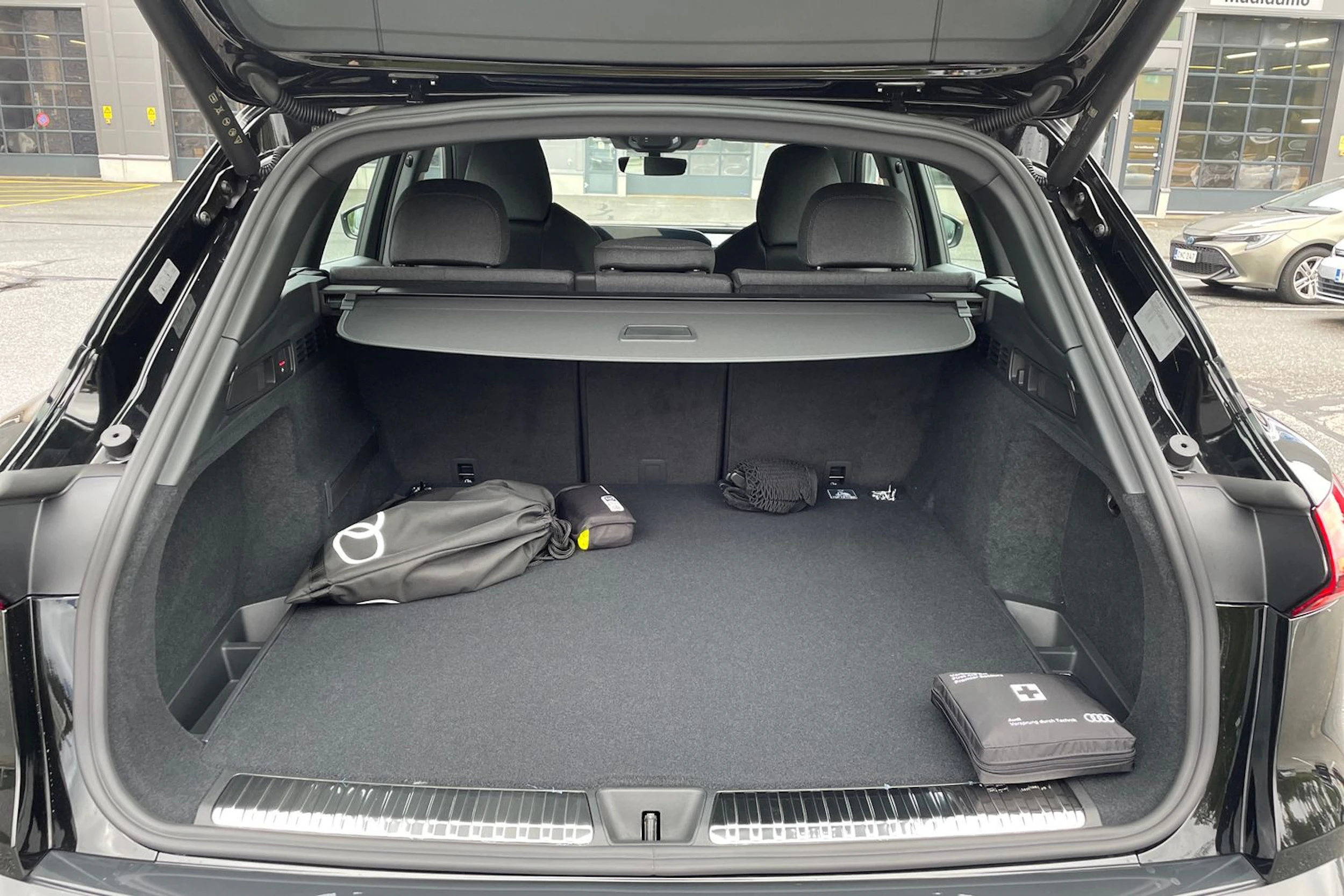 musta Audi Q5 2026 kuva 11.