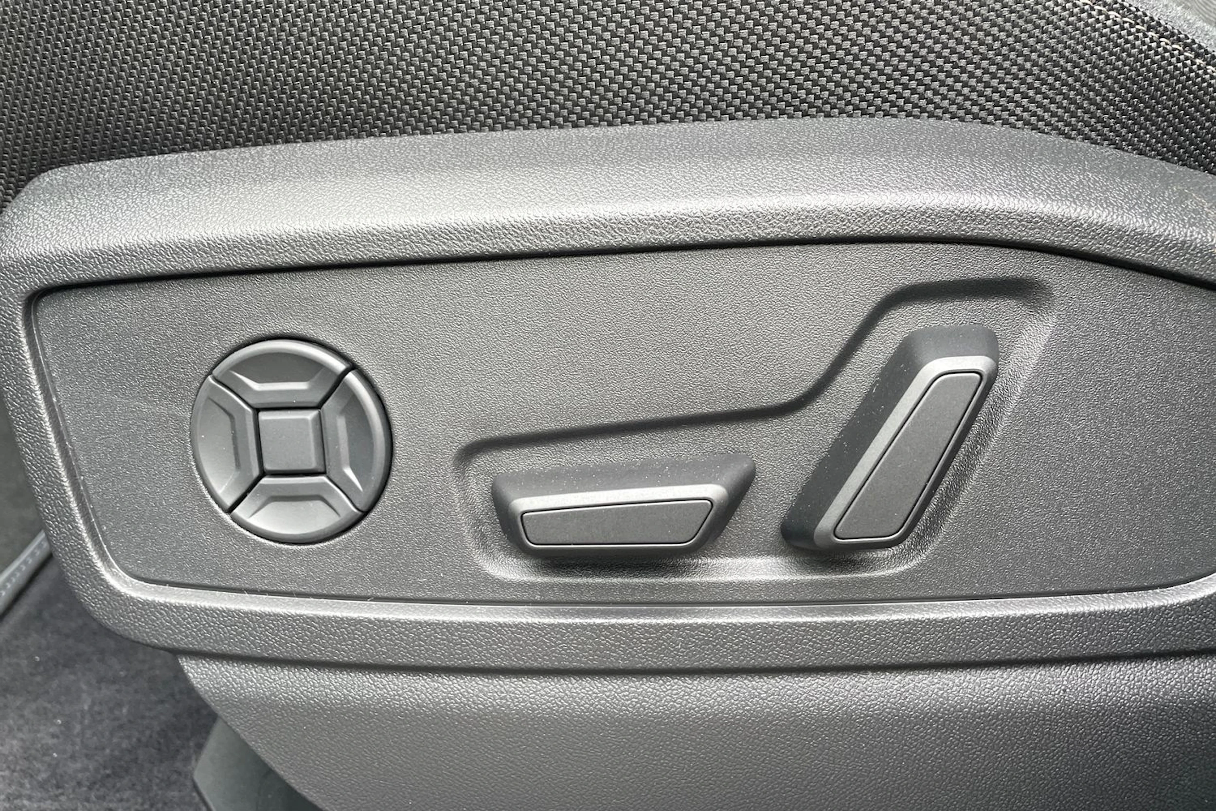musta Audi Q5 2026 kuva 15.