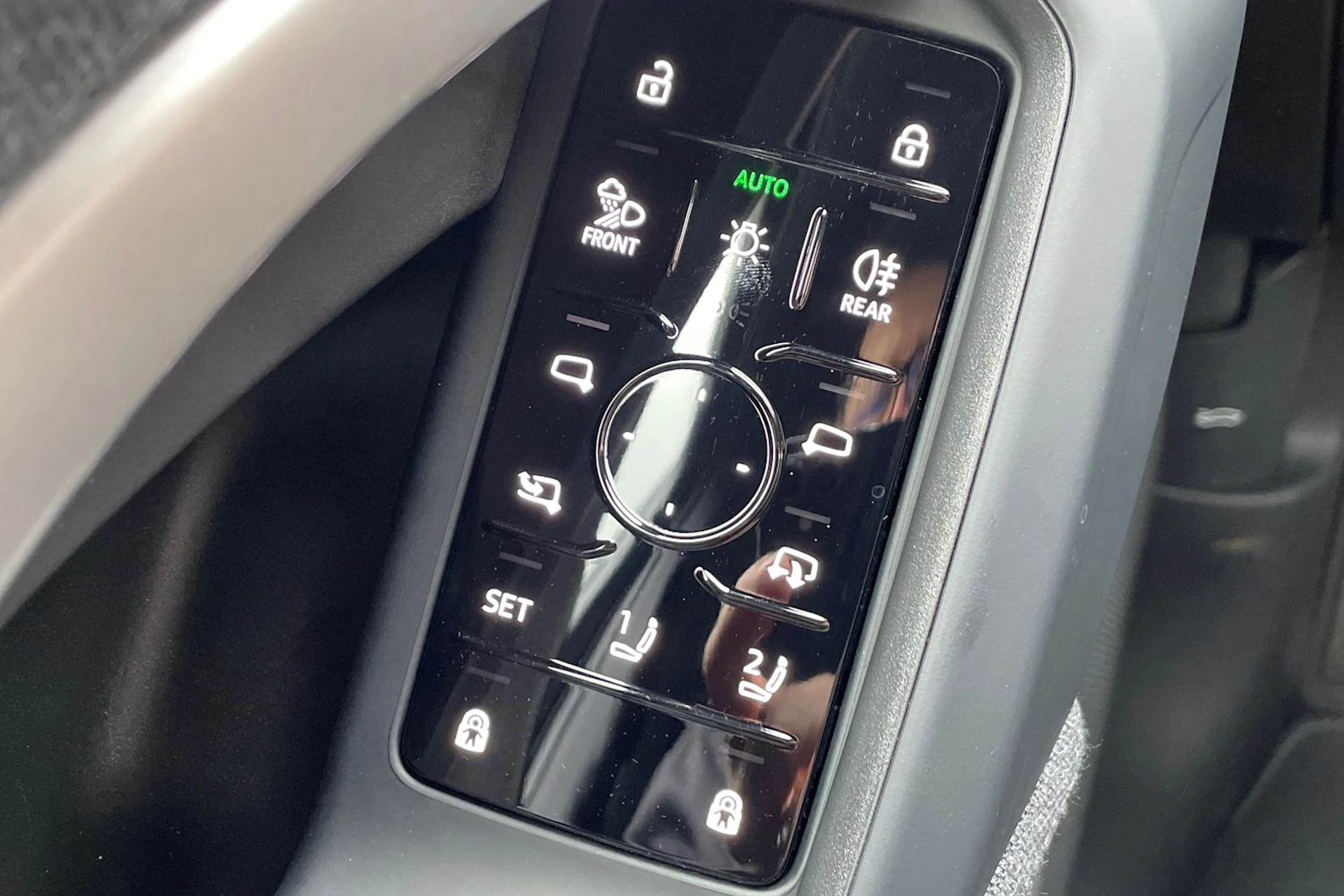 musta Audi Q5 2026 kuva 18.