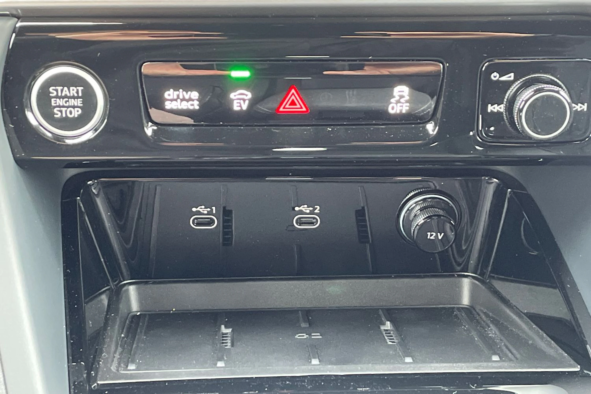 musta Audi Q5 2026 kuva 20.