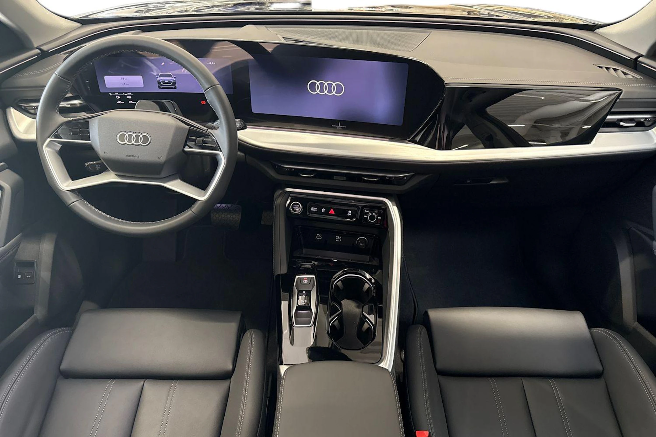 met. sininen Audi Q5 2026 kuva 7.
