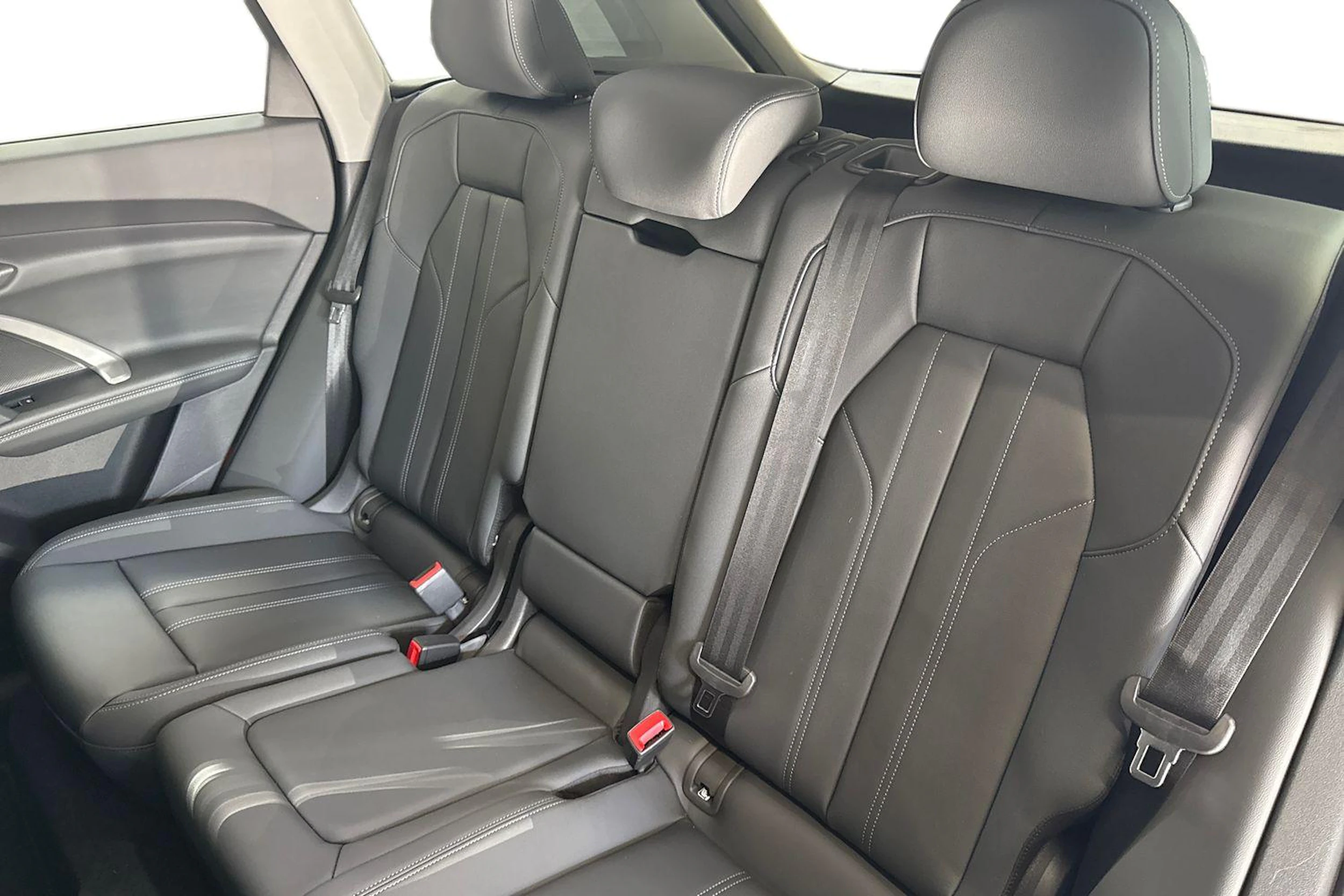 met. sininen Audi Q5 2026 kuva 8.
