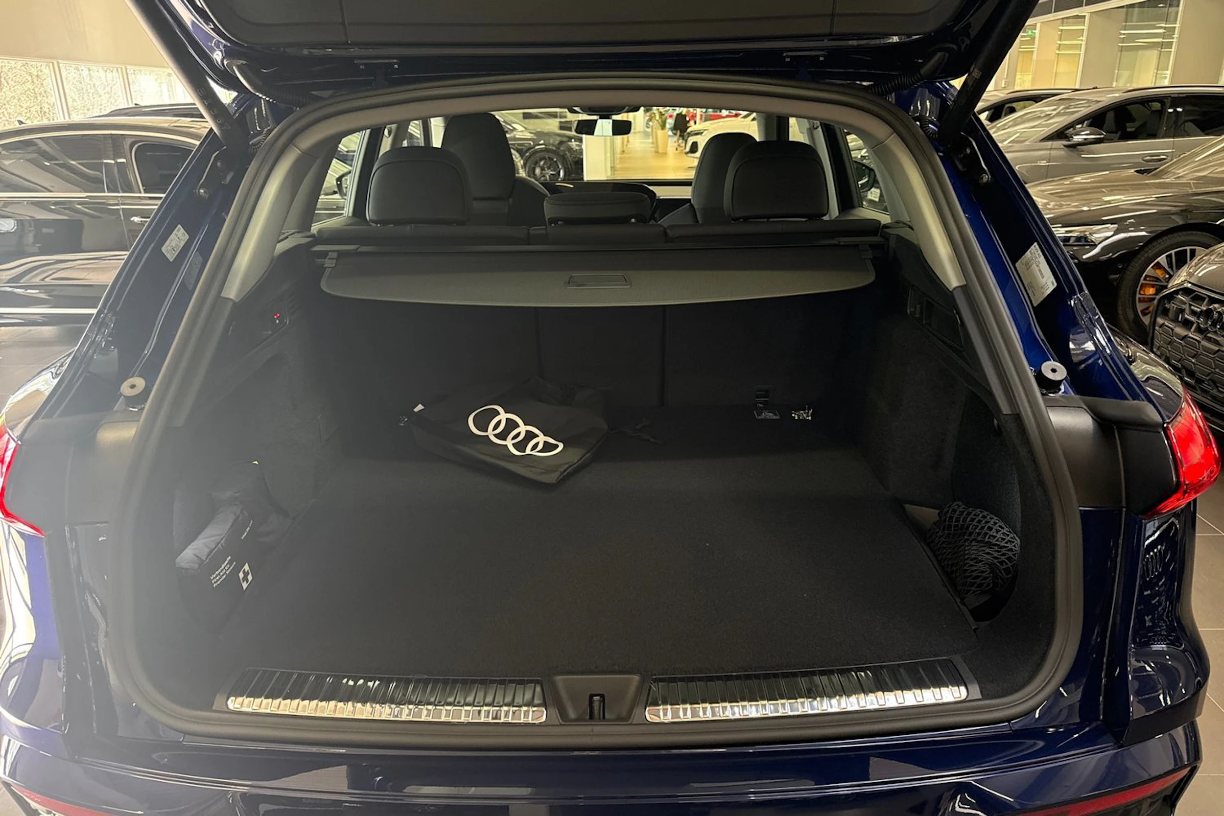 met. sininen Audi Q5 2026 kuva 11.