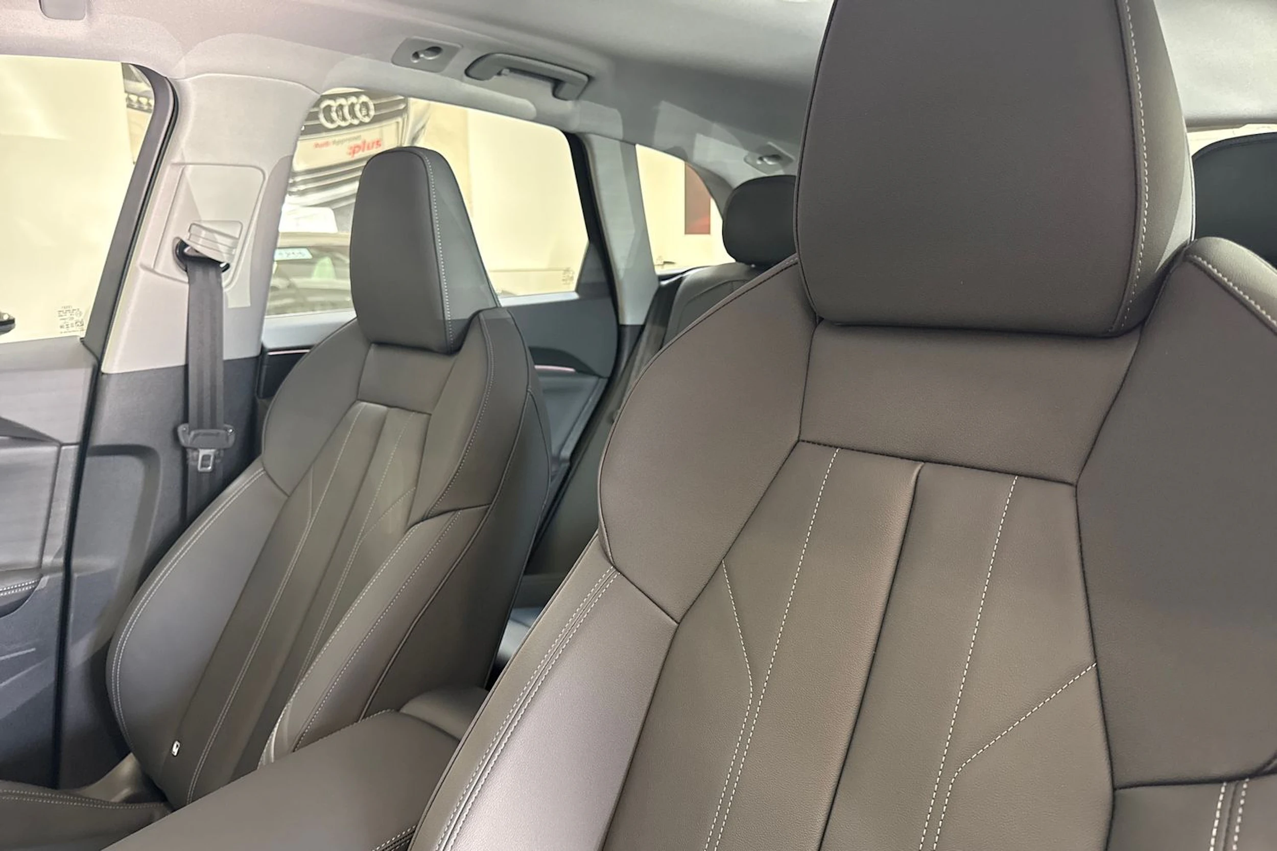 met. sininen Audi Q5 2026 kuva 13.