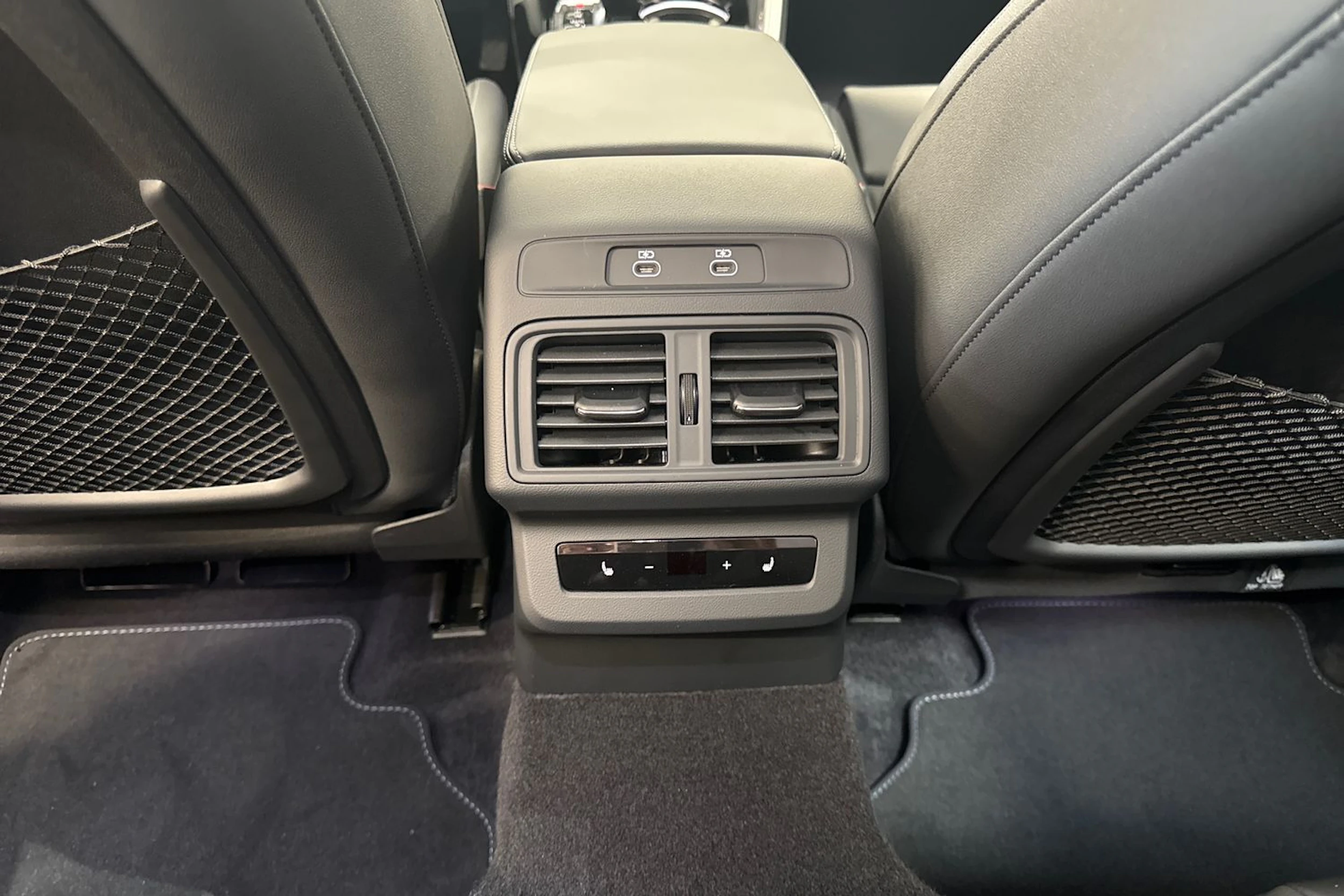 met. sininen Audi Q5 2026 kuva 15.