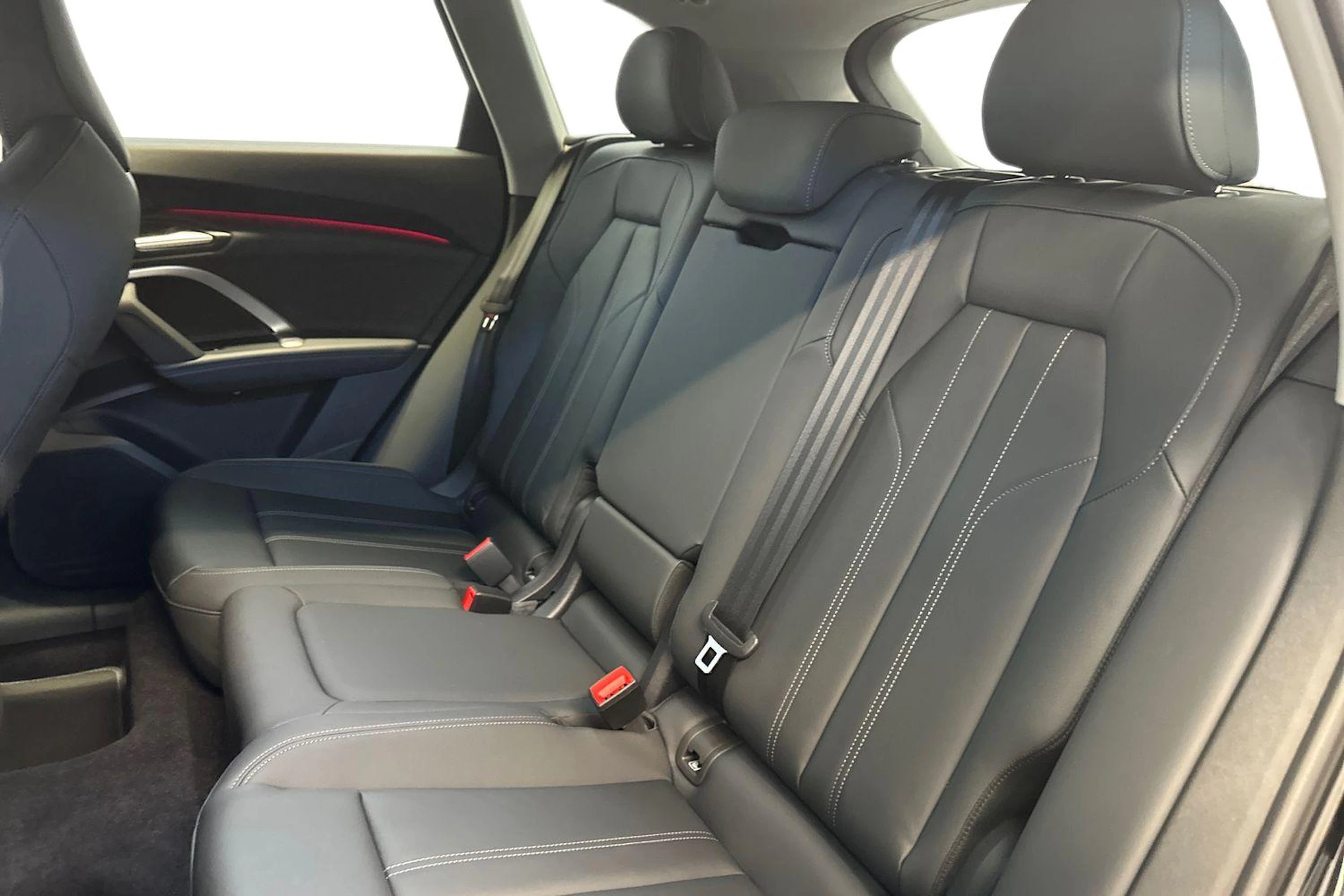 mythos musta Audi Q5 2026 kuva 8.