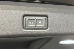 mythos musta Audi Q5 2026 kuva 12.