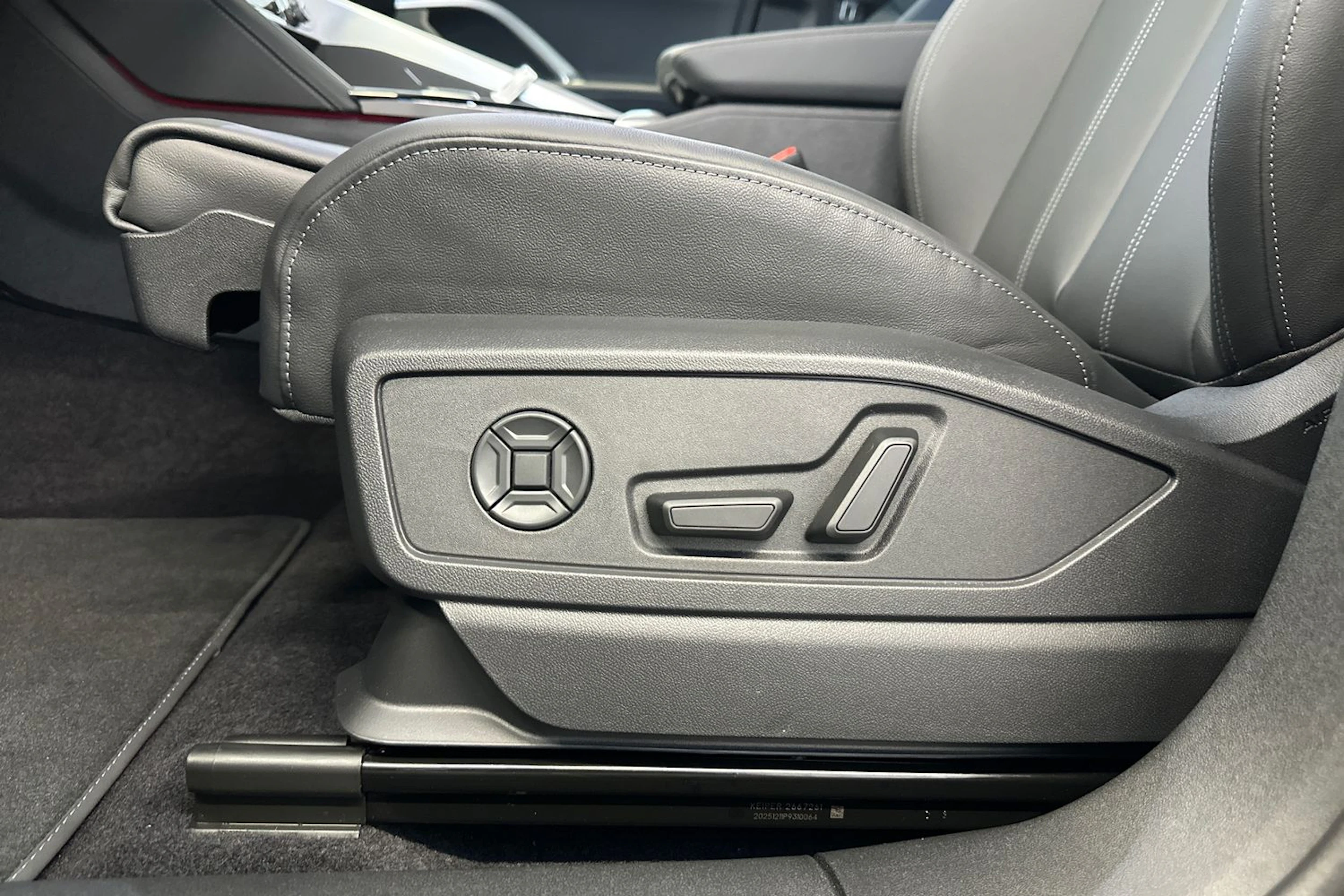 mythos musta Audi Q5 2026 kuva 17.