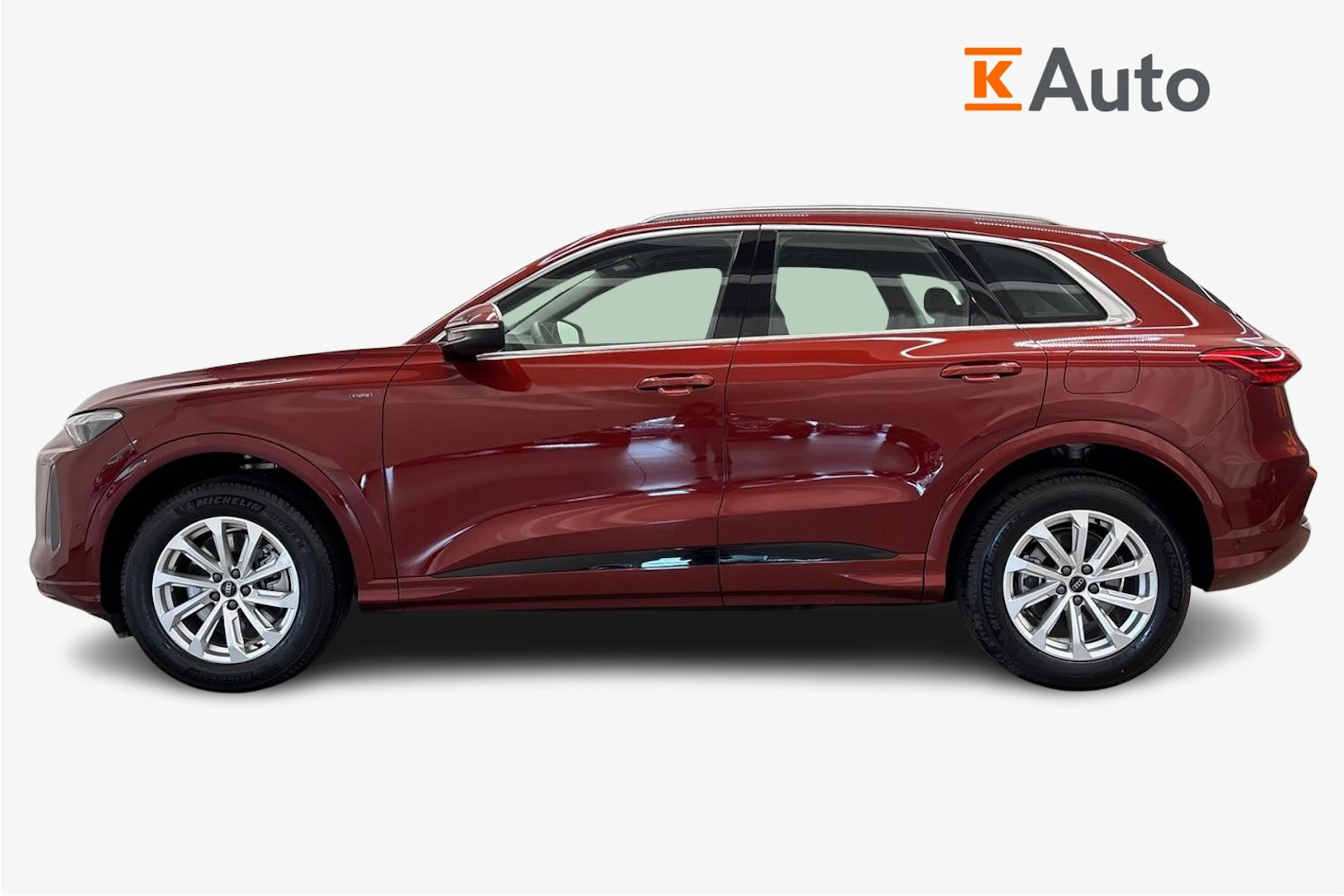 met. punainen Audi Q5 2026 kuva 5.