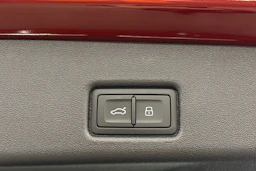 met. punainen Audi Q5 2026 kuva 31.