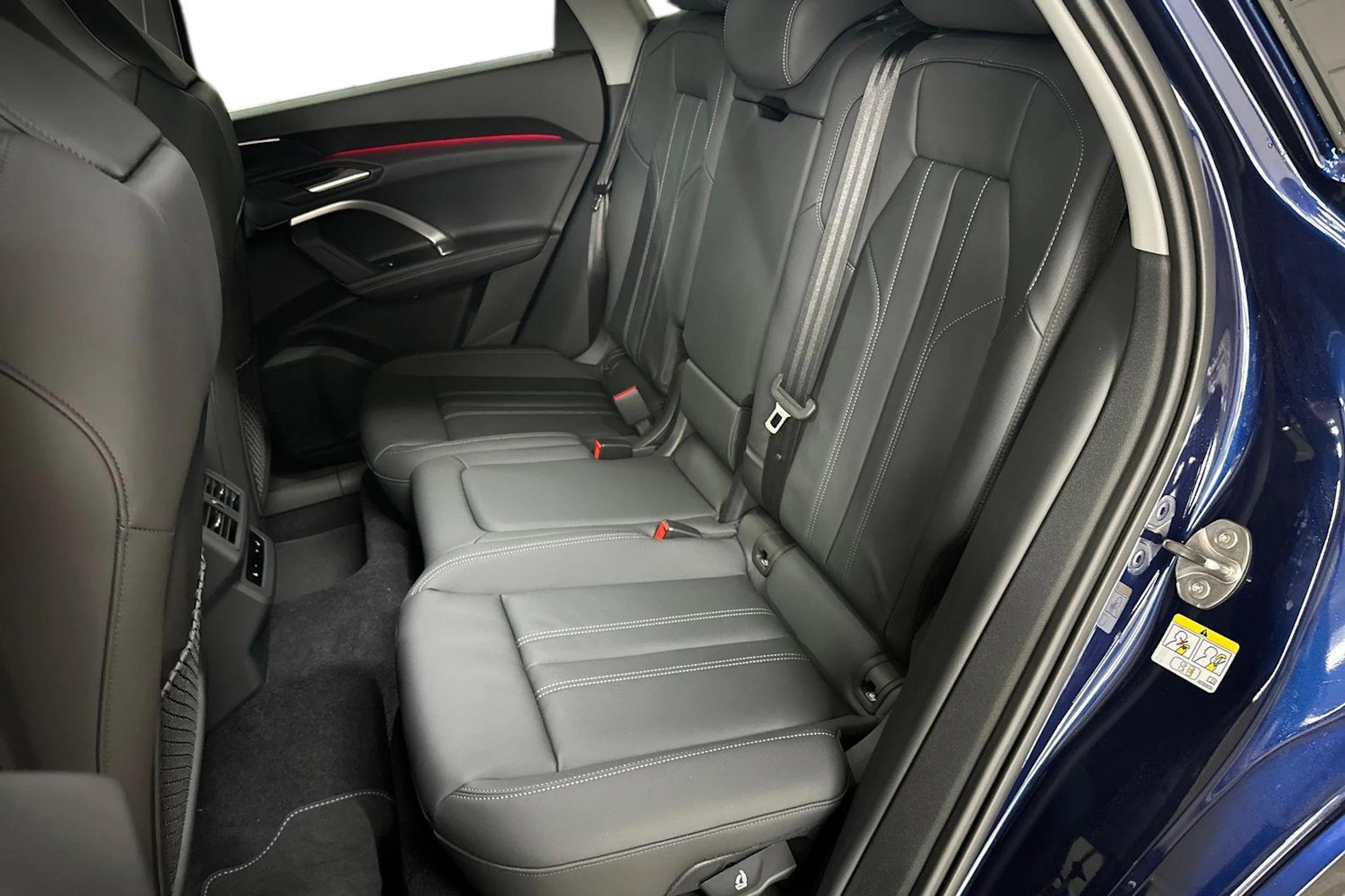 met. sininen Audi Q5 2026 kuva 8.