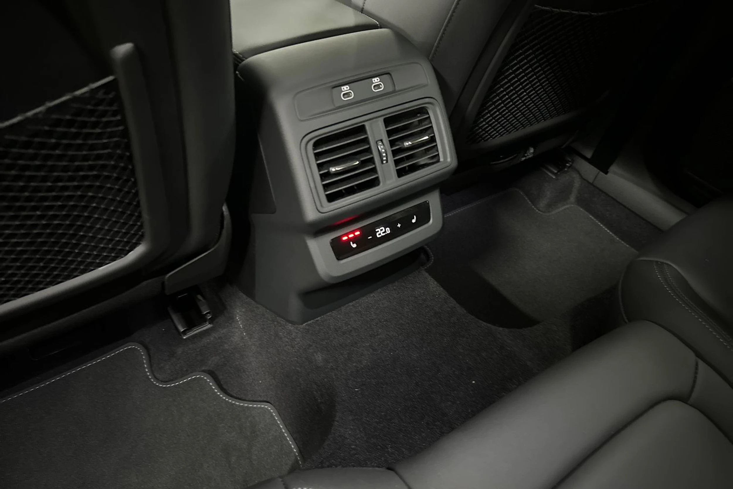 met. sininen Audi Q5 2026 kuva 11.