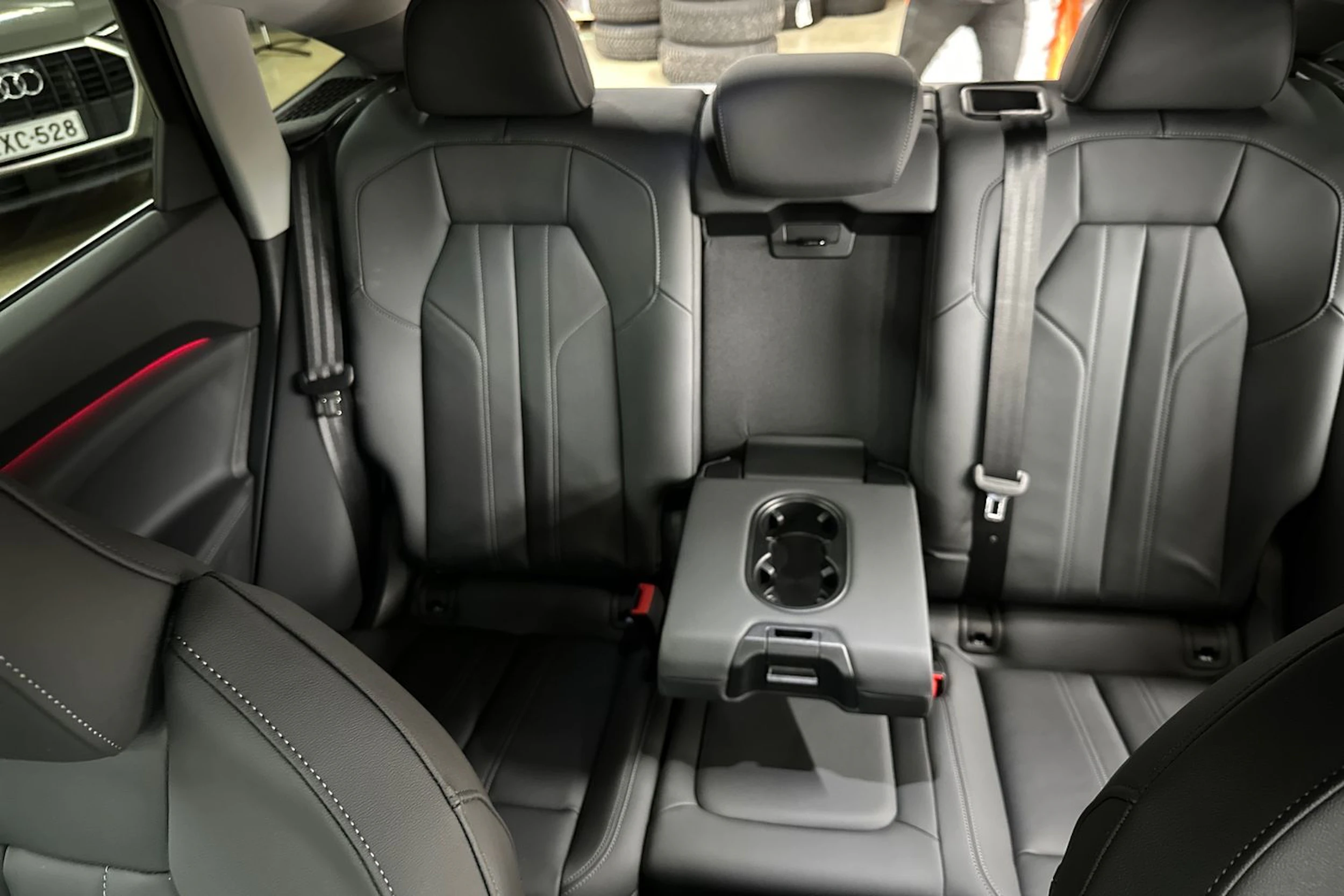 met. sininen Audi Q5 2026 kuva 12.