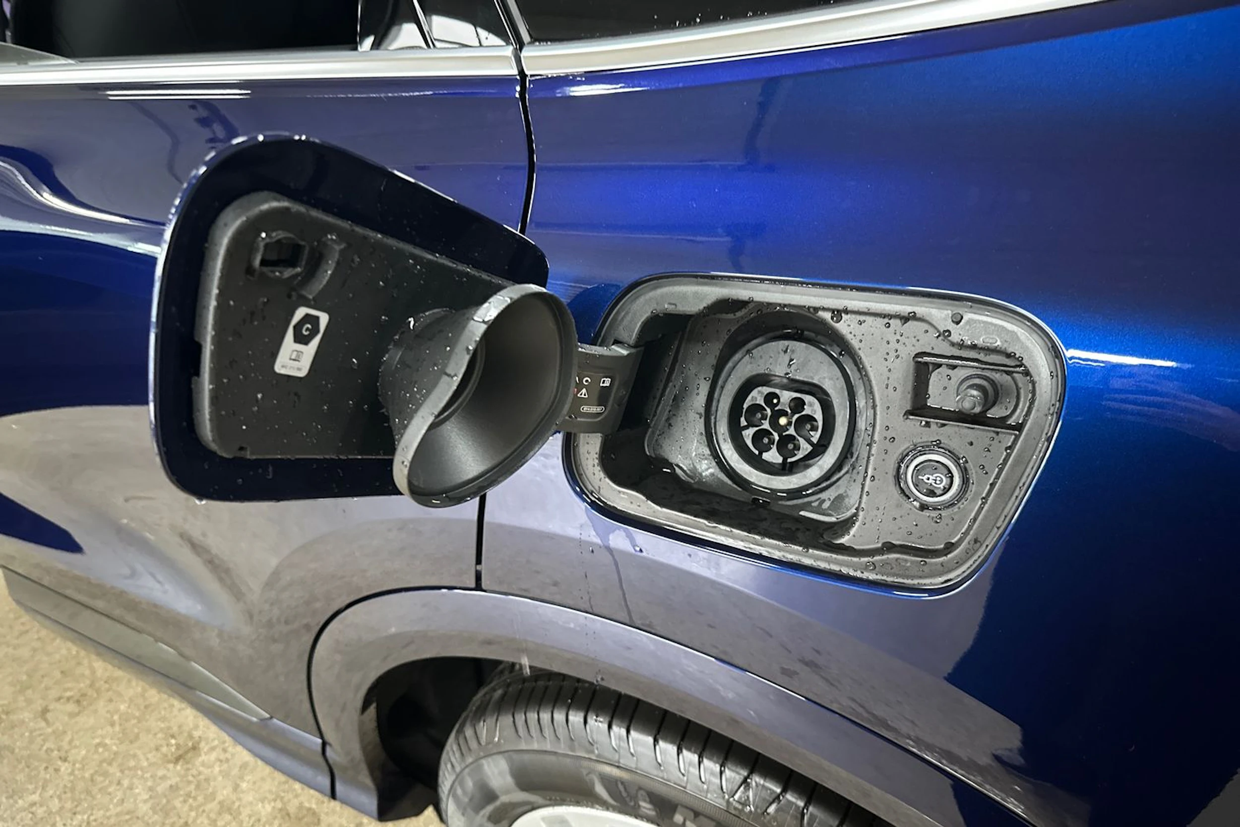 met. sininen Audi Q5 2026 kuva 16.