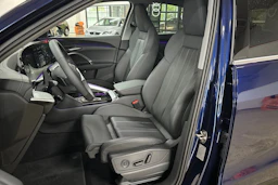 met. sininen Audi Q5 2026 kuva 18.