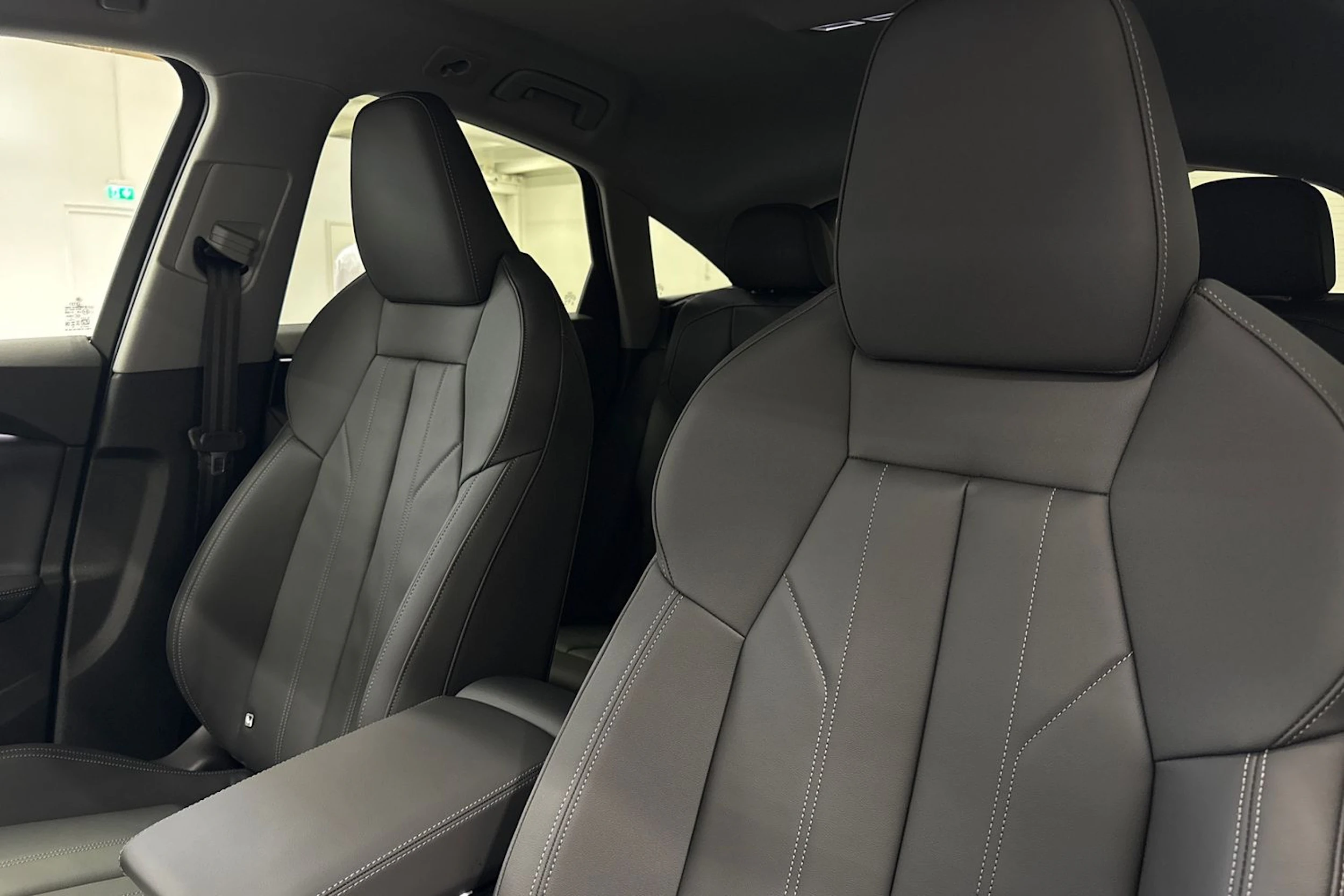 met. musta Audi Q5 2026 kuva 13.