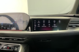 ultra sininen Audi Q5 2026 kuva 12.